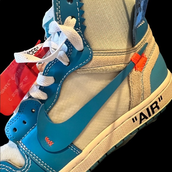 Off—-White x Air Jordan 1 Retro High OG UNC - Picture 6 of 16